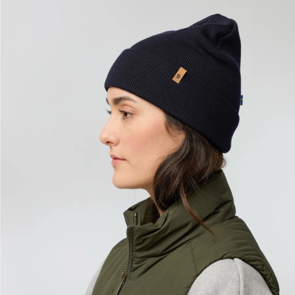FJALLRAVEN classic black knit beanie o/s